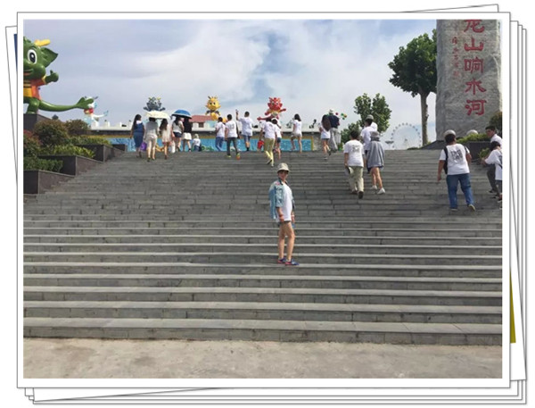 易視界伙伴在五龍山響水河游樂(lè)園留影